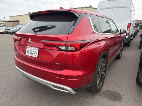 Used 2024 Mitsubishi Outlander FWD image 2
