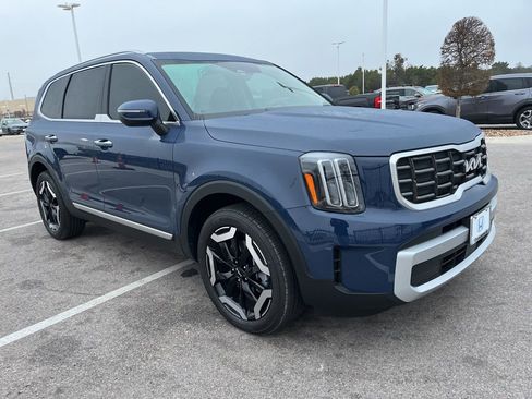 Used 2025 Kia Telluride S image 3