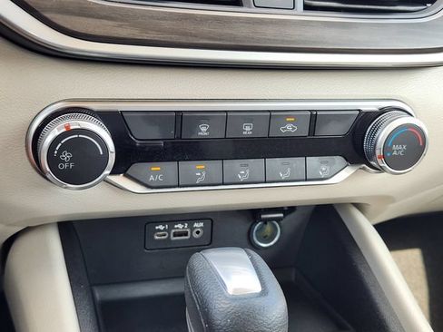 Used 2025 Nissan Altima 2.5 SV FWD image 19