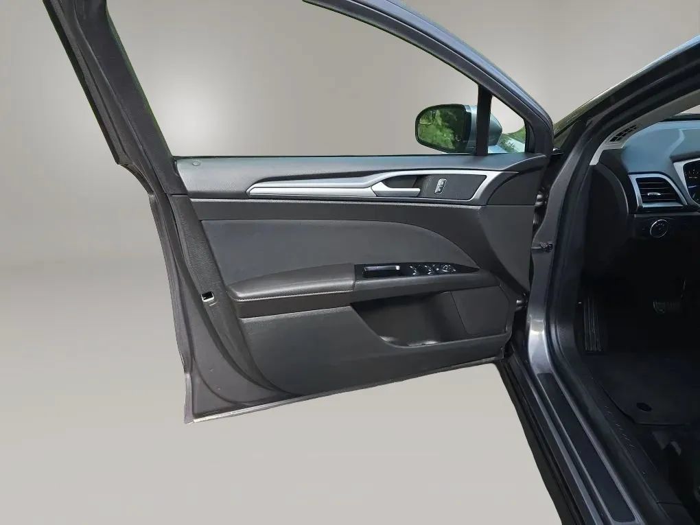 Used 2014 Ford Fusion SE FWD image 35