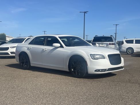 Used 2023 Chrysler 300 S RWD image 7