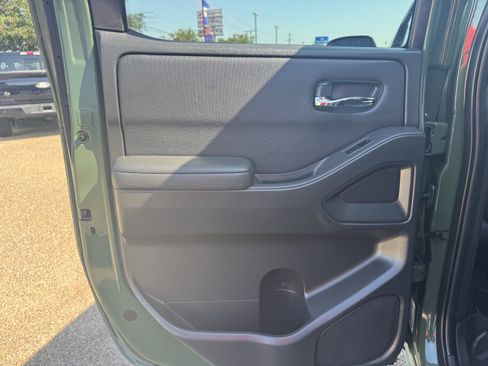 Used 2022 Nissan Frontier SV w/ Technology Package RWD image 23