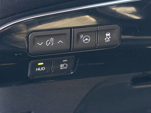 Used 2022 Toyota Prius LE image 12