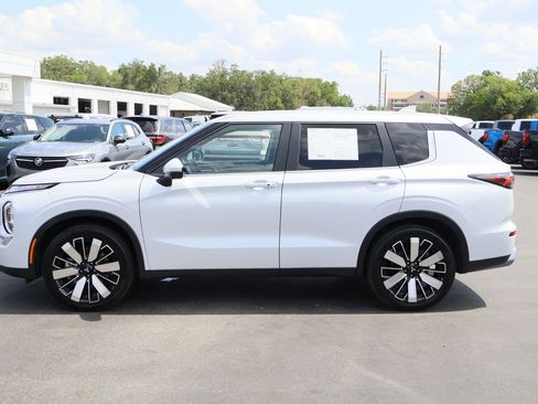 Used 2025 Mitsubishi Outlander SE FWD image 6