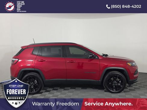 Used 2025 Jeep Compass Latitude w/ Altitude Special Edition AWD/4WD image 8