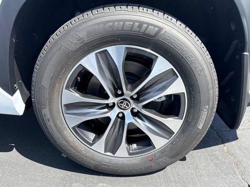 New 2026 Toyota Highlander XLE AWD/4WD image 15