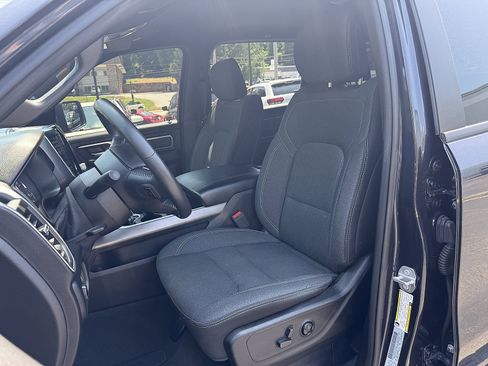 Used 2019 RAM 1500 Big Horn AWD/4WD image 12