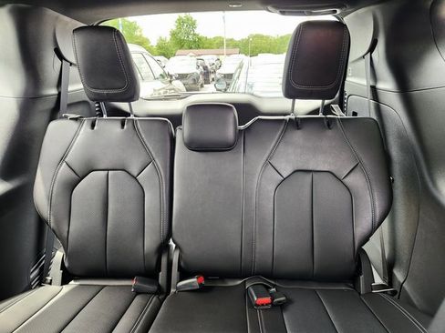 New 2025 Chrysler Pacifica Select image 8