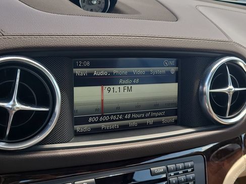 Used 2014 Mercedes-Benz SL 550 image 16