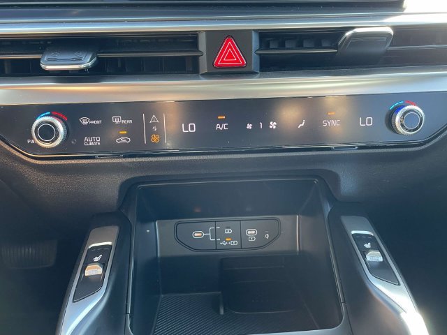 Certified 2024 Kia Sorento S FWD image 27