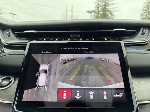 Used 2023 Jeep Grand Cherokee 30th Anniversary image 19