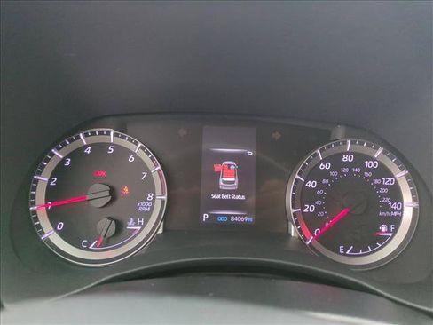 Used 2021 Toyota Highlander LE FWD image 11