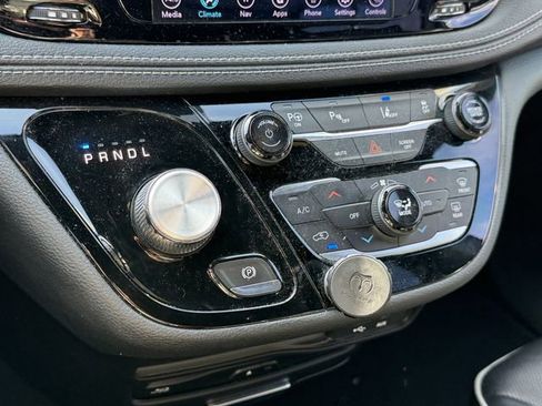 Used 2020 Chrysler Pacifica Limited w/ Advanced Safetytec Group image 23