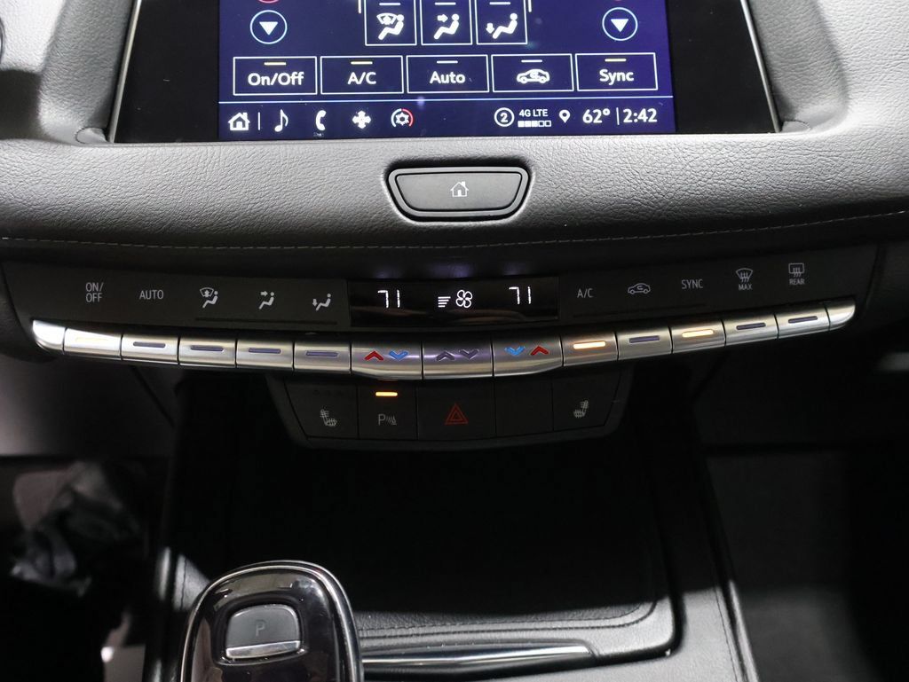 Used 2023 Cadillac XT4 Luxury w/ Cold Weather Package AWD/4WD image 35