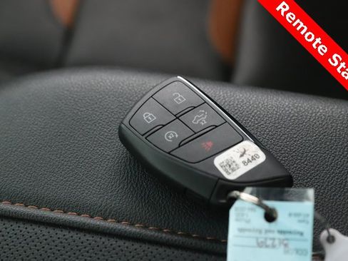 Used 2022 GMC Sierra 1500 AT4 w/ AT4 Premium Package image 3