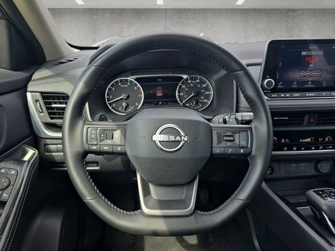 Used 2025 Nissan Rogue SV AWD/4WD image 21