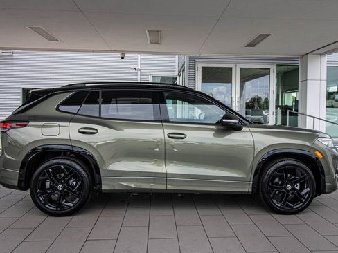 New 2026 Volkswagen Tiguan SE R-Line FWD image 3