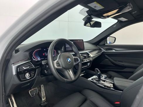 Used 2023 BMW 540i xDrive w/ M Sport Package image 9