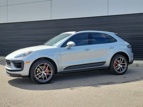Certified 2023 Porsche Macan S AWD/4WD image 2
