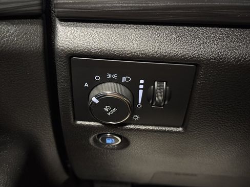 Used 2020 Jeep Grand Cherokee Altitude AWD/4WD image 31