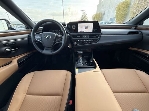 Used 2025 Lexus ES 350 w/ Premium Package FWD image 19