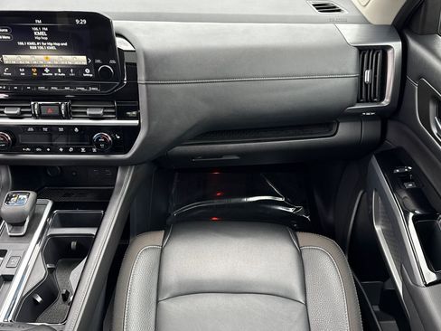 Used 2024 Nissan Pathfinder SL w/ SL Premium Package image 30