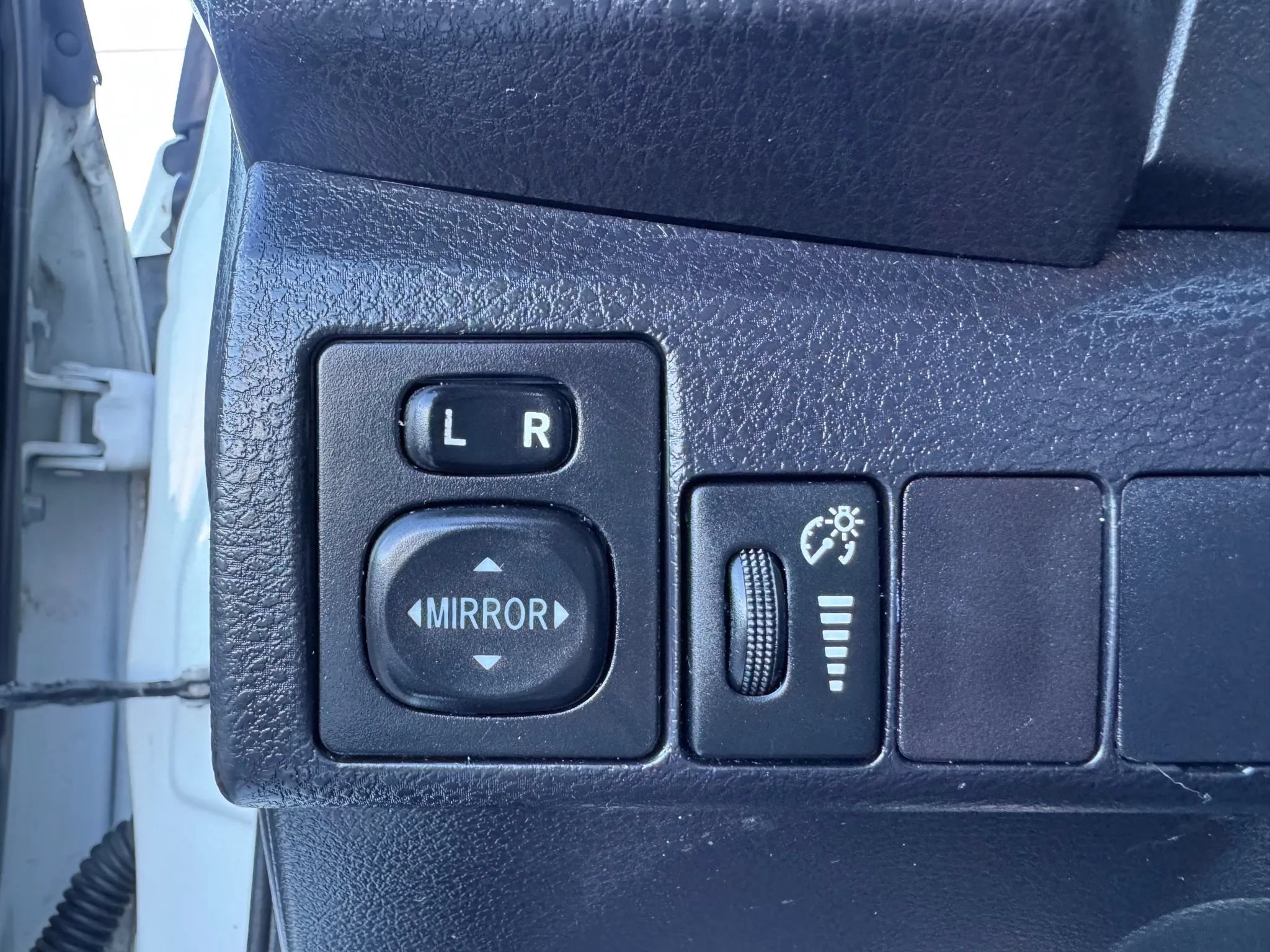 Used 2015 Toyota Corolla L FWD image 22