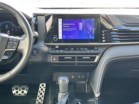 Certified 2025 Toyota Camry SE image 29