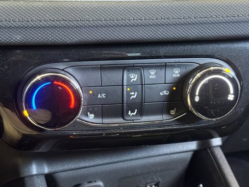 Used 2024 Chevrolet TrailBlazer LT w/ LT Cold Weather Package FWD image 30