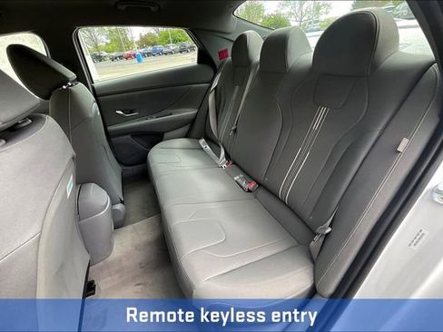 New 2025 Hyundai Elantra SEL FWD image 12