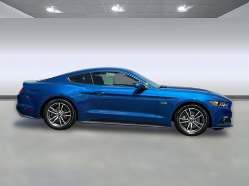 Used 2017 Ford Mustang GT RWD image 12