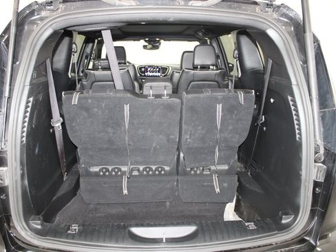 Used 2025 Chrysler Pacifica Limited FWD image 13