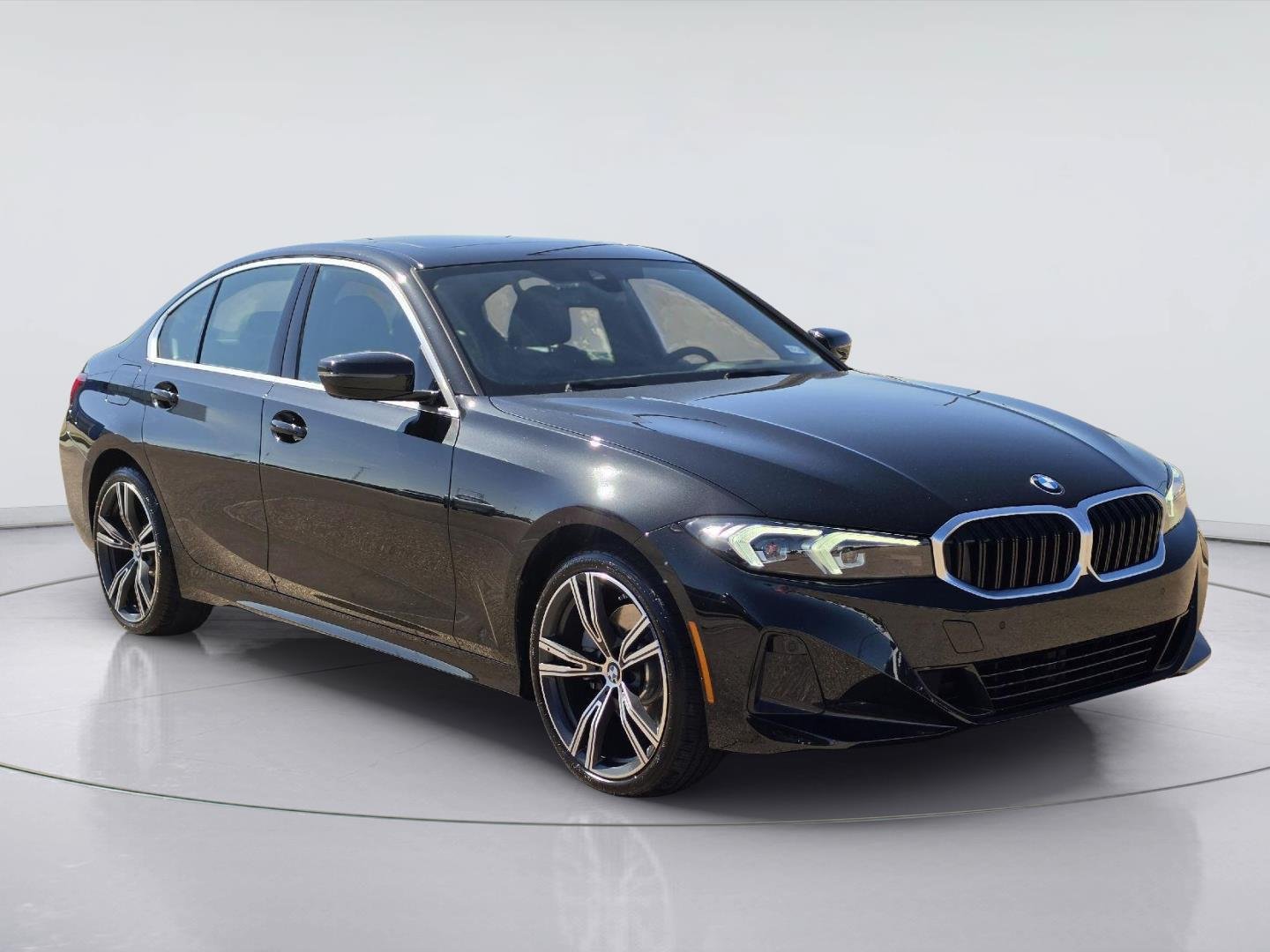 Used 2024 BMW 330i xDrive Sedan w/ Premium Package AWD/4WD image 7
