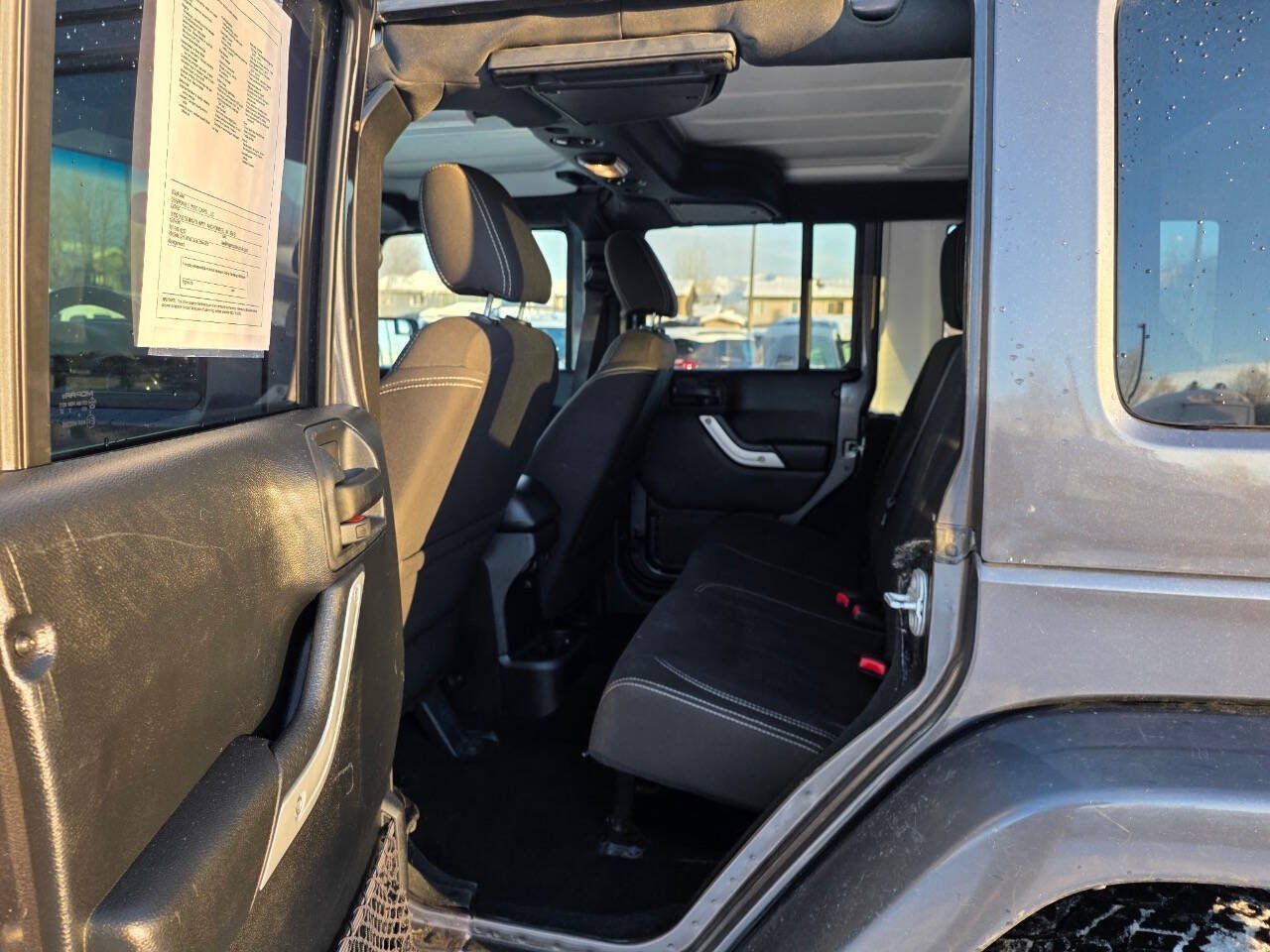 Used 2017 Jeep Wrangler Unlimited Sahara w/ Connectivity Group AWD/4WD image 11