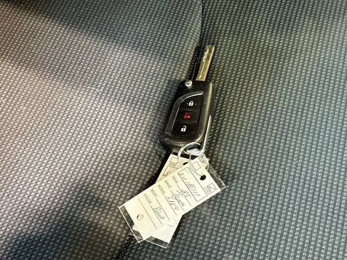 Used 2025 Toyota RAV4 LE AWD/4WD image 32