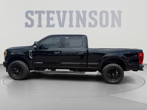 Used 2022 Ford F250 XLT w/ Black Appearance Package AWD/4WD image 2