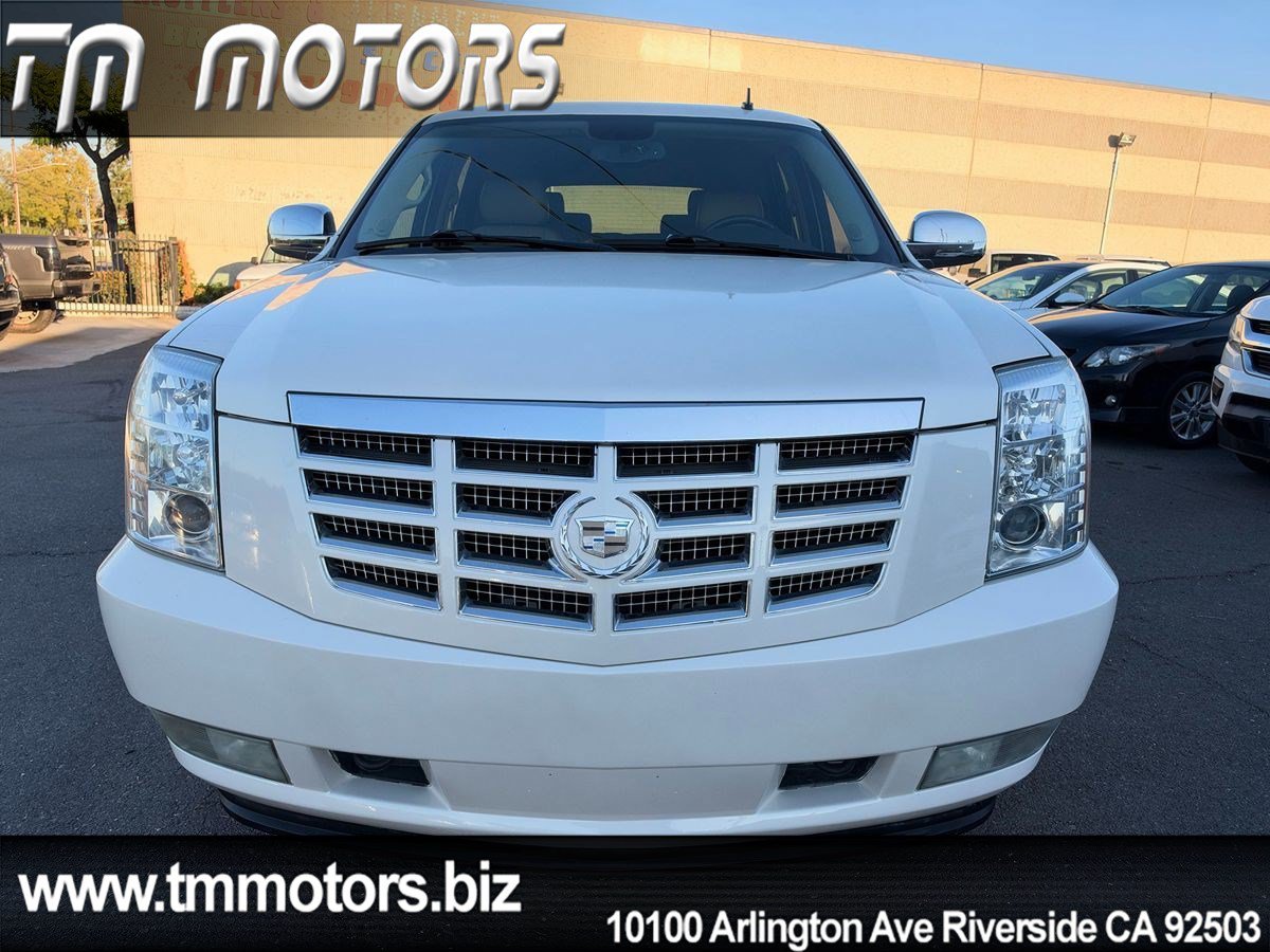Used 2010 Cadillac Escalade AWD image 2