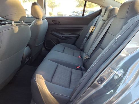 Used 2024 Nissan Altima 2.5 SV image 15