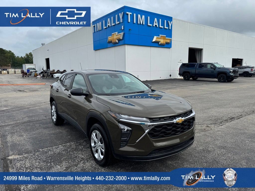Certified 2024 Chevrolet Trax LS w/ Driver Confidence Package FWD image 1