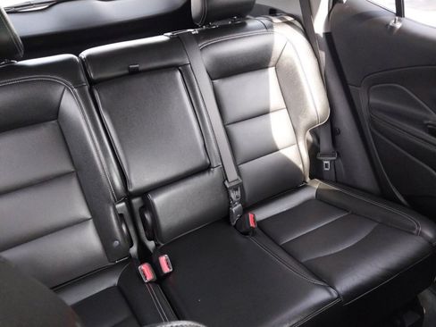 Used 2024 GMC Terrain SLT image 14