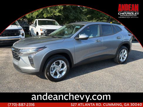 New 2026 Chevrolet Trax LS w/ LS Convenience Package FWD image 1