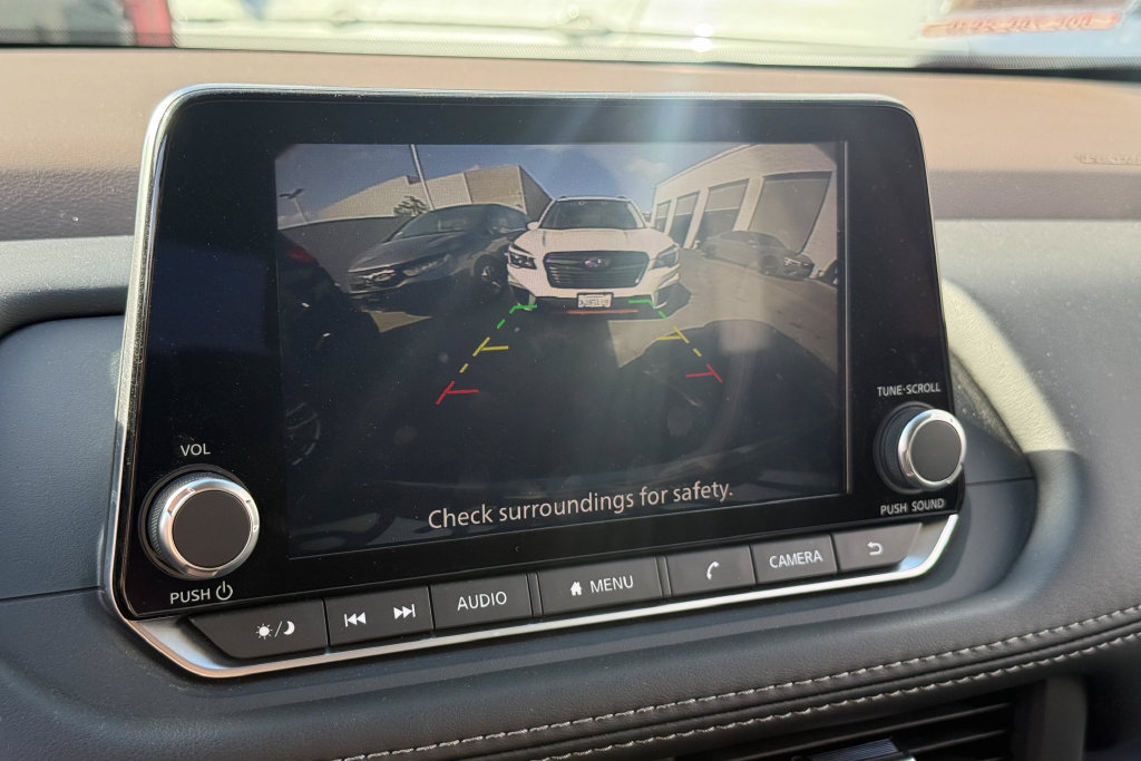 Used 2023 Nissan Rogue S AWD/4WD image 16