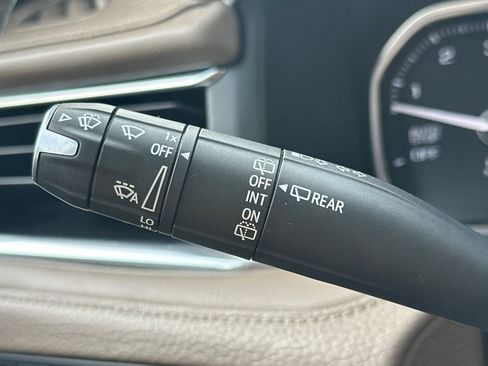 Used 2021 GMC Yukon Denali w/ Denali Premium Package image 37