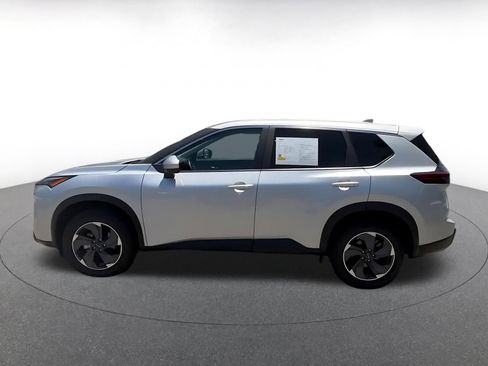 Used 2025 Nissan Rogue SV FWD image 9