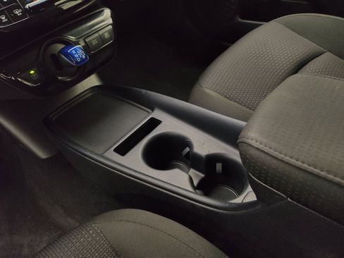 Used 2019 Toyota Prius LE AWD/4WD image 26