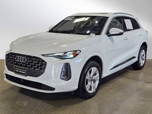 Certified 2025 Audi Q5 Premium image 3