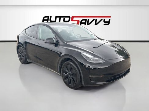 Used 2025 Tesla Model Y Long Range RWD image 1