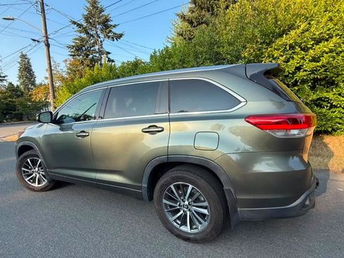 Used 2018 Toyota Highlander XLE AWD/4WD image 6