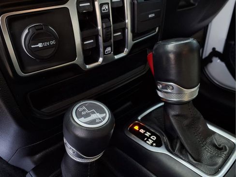 Used 2022 Jeep Wrangler Unlimited Sahara AWD/4WD image 9