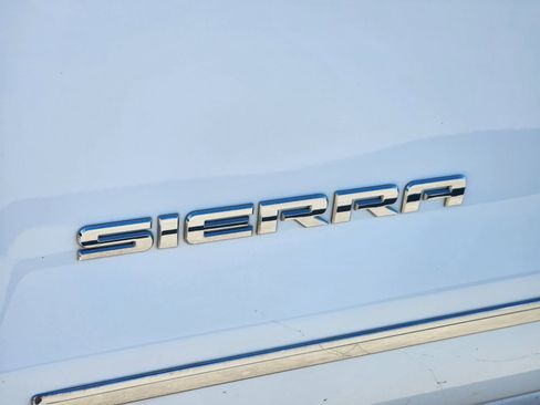 Used 2018 GMC Sierra 1500 SLT w/ Enhanced Driver Alert Package image 13